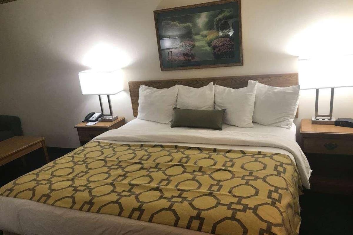 1 bedroom, premium bedding, pillowtop beds, desk