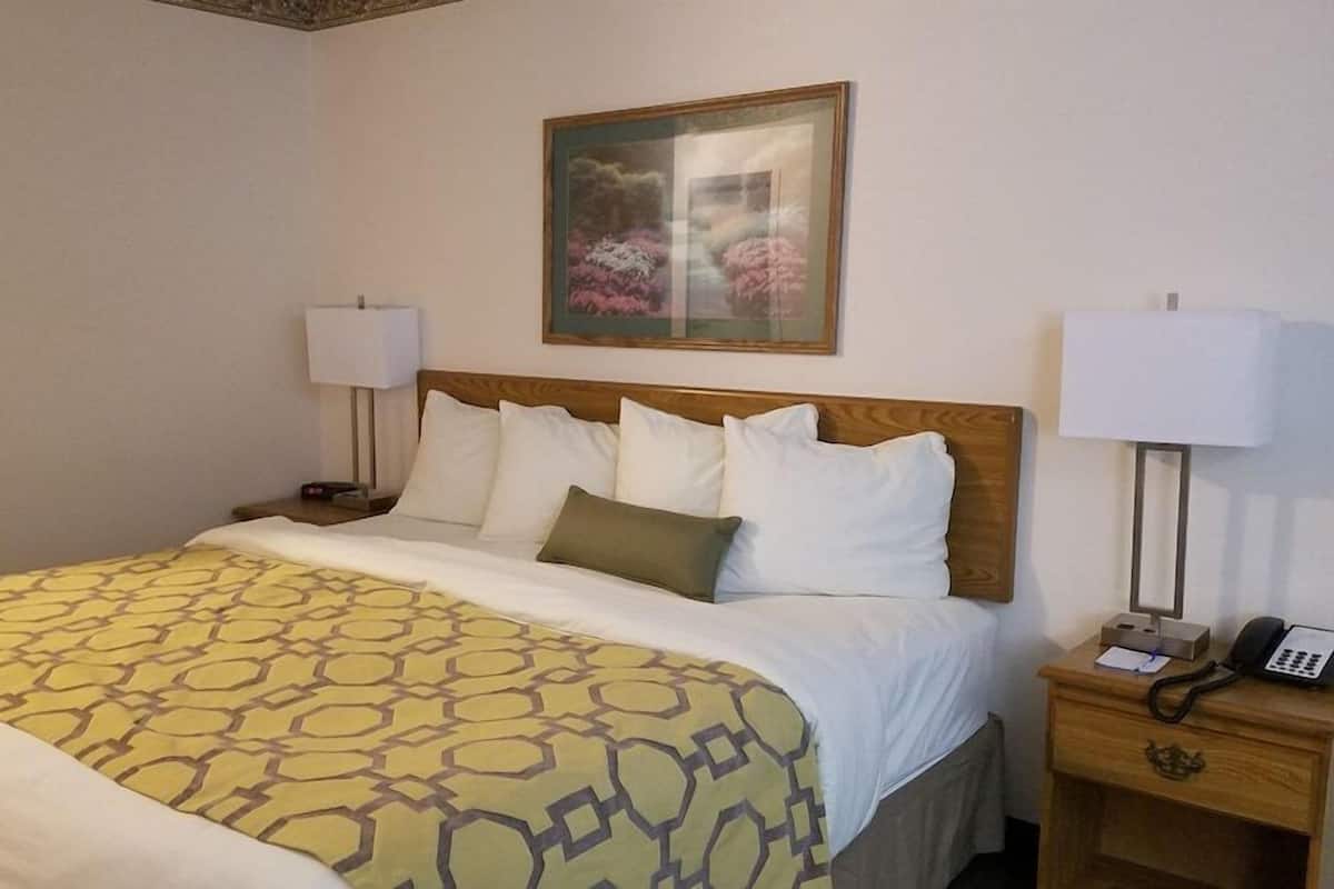 1 bedroom, premium bedding, pillowtop beds, desk