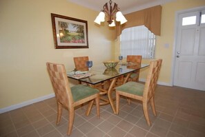 Fridge, microwave, coffee/tea maker - Palm Beach Resort and Beach Club (Palm Beach)