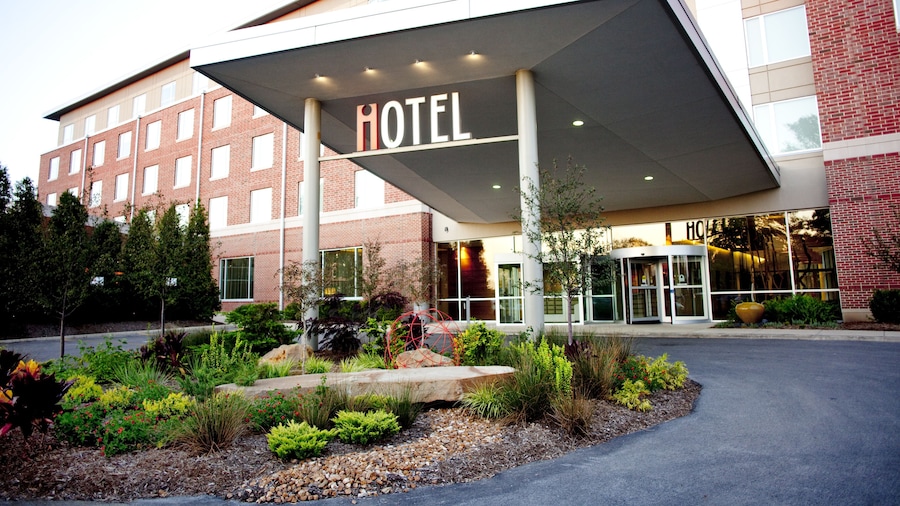 I Hotel And Illinois Conference Center