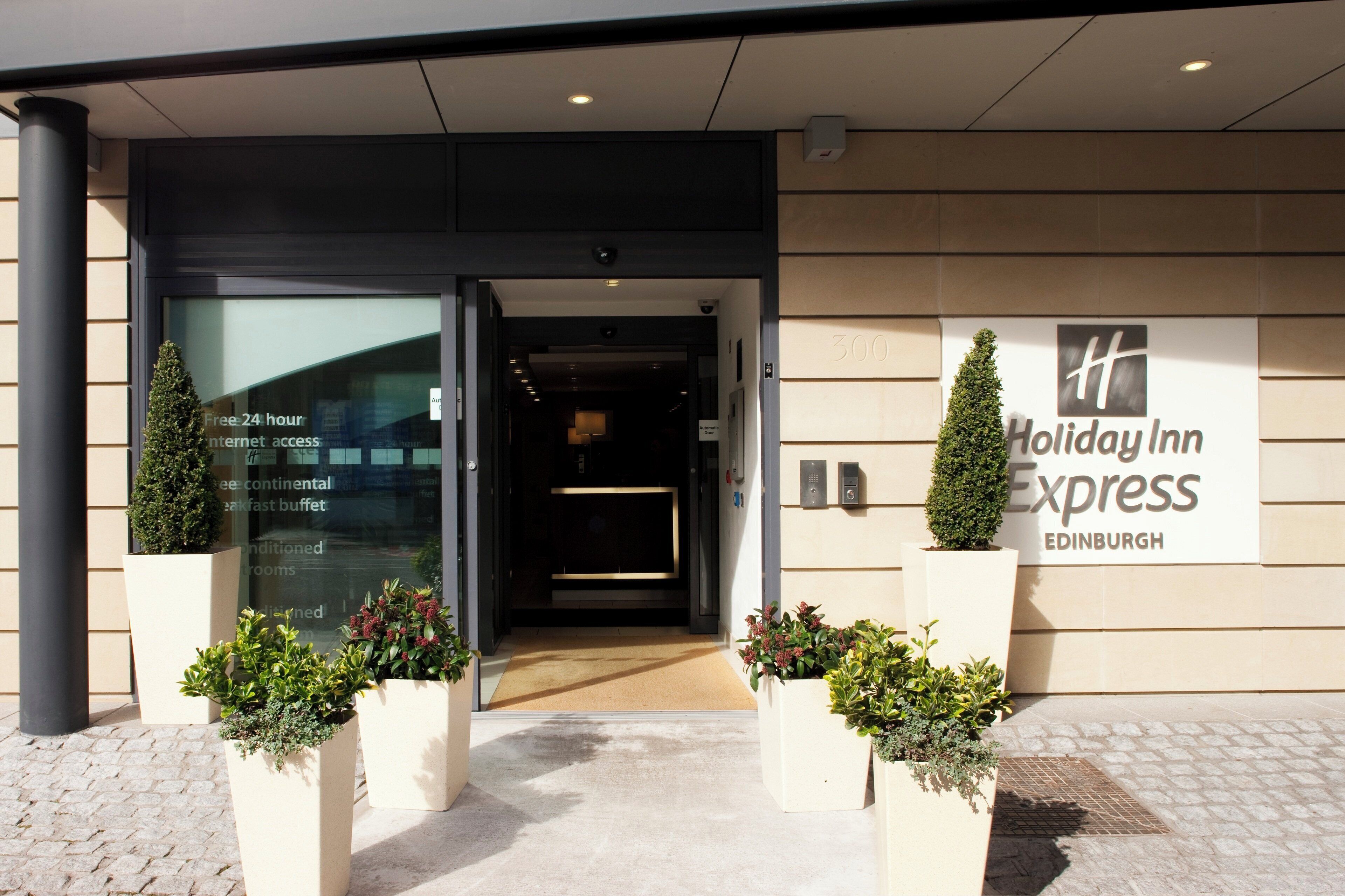 Photo - Holiday Inn Express Edinburgh Royal Mile by IHG