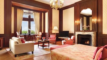 Grand Room, 1 King Bed, Non Smoking | Premium bedding, minibar, in-room safe, individually decorated