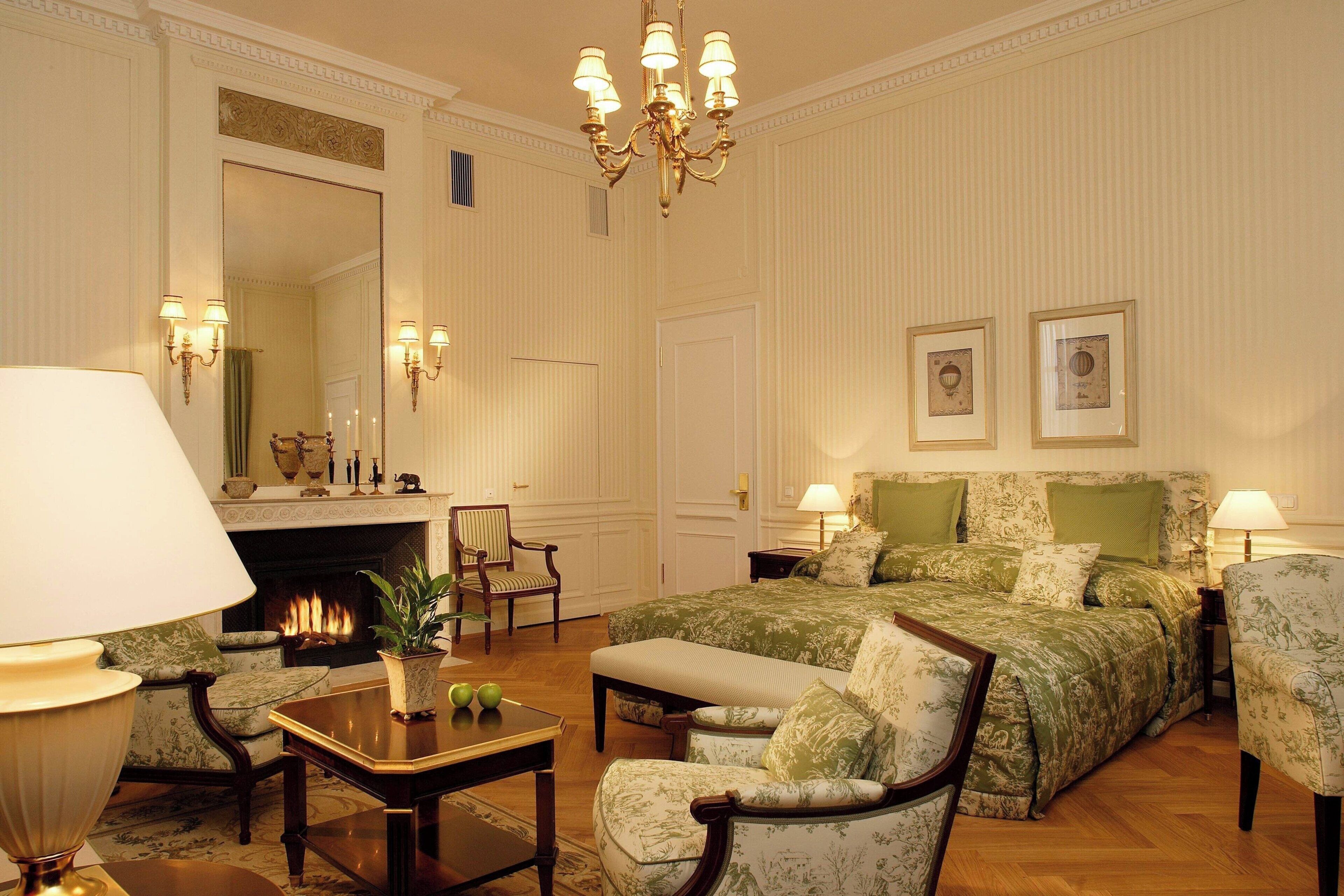 grand room, 1 king bed, non smoking | premium bedding, minibar, in-room safe, individually decorated