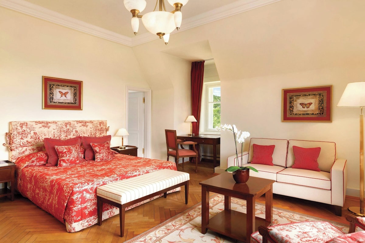 Premium bedding, minibar, in-room safe, individually decorated