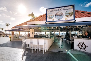 5 restaurants, breakfast, lunch, dinner served; Italian cuisine