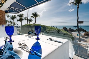 5 restaurants; breakfast, lunch, and dinner served