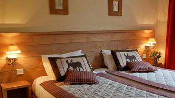 Individueel gedecoreerd, een bureau, verduisterende gordijnen