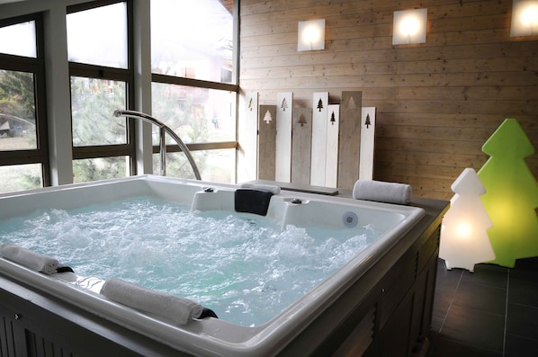 Bañera de hidromasaje interior