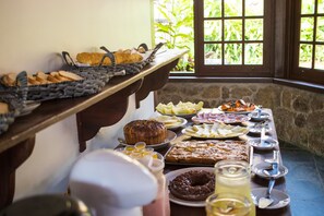 Free daily full breakfast