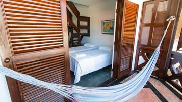 Minibar, wifi gratis y ropa de cama