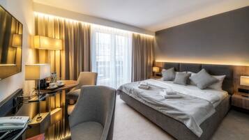 Dobbeltrom – deluxe | Allergitestet sengetøy, safe på rommet og skrivebord