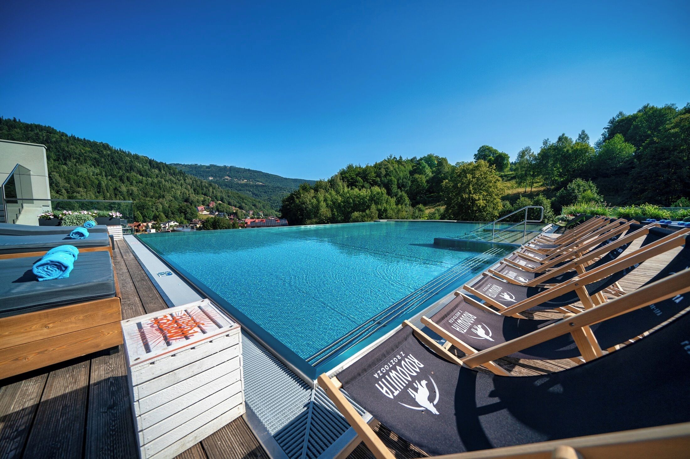 حمّام سباحة خارجي موسمي