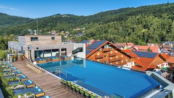 Een seizoensgebonden buitenzwembad