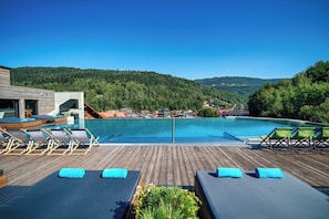 Außenpool (je nach Saison geöffnet)