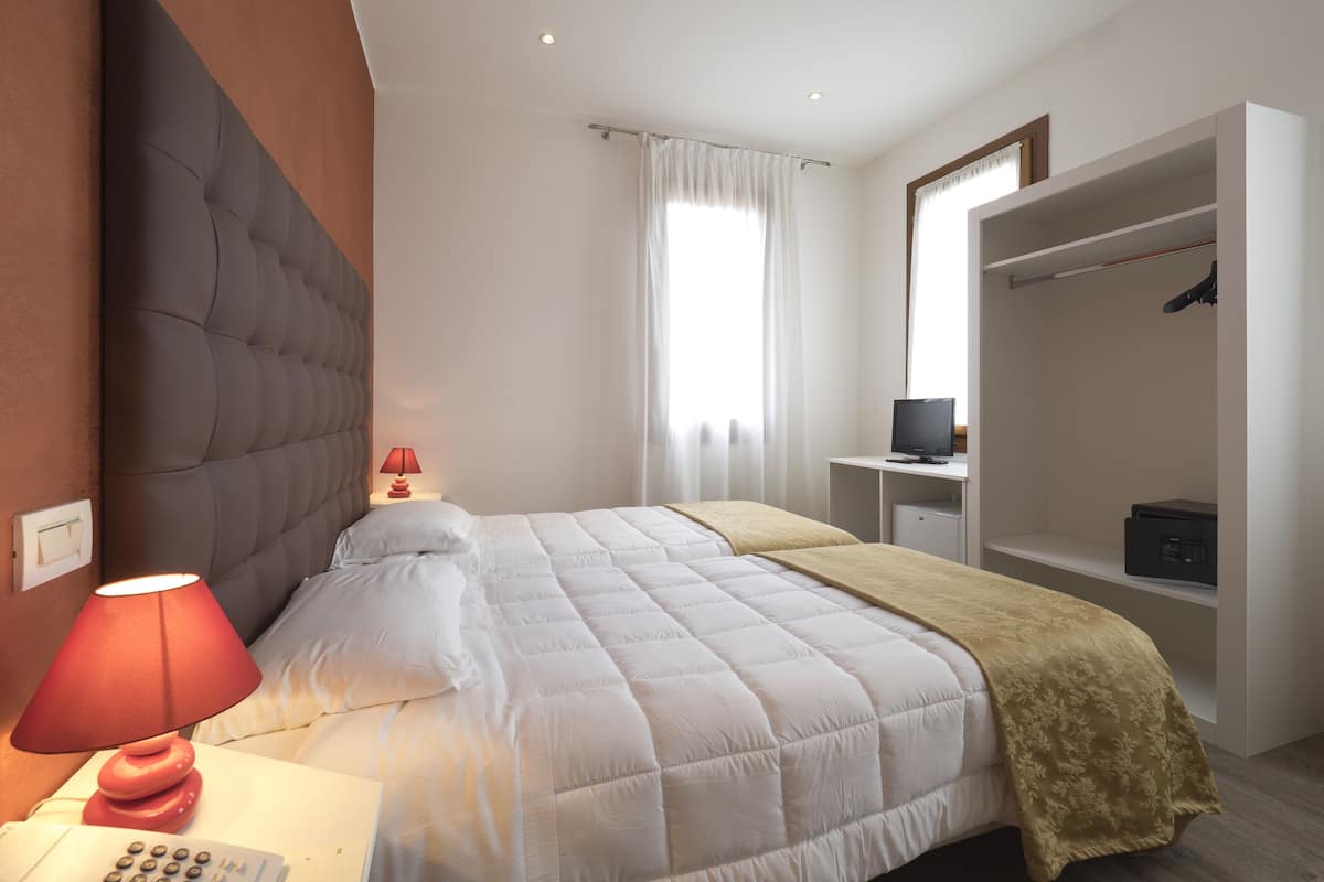 superior double room | 1 bedroom, pillow-top beds, minibar, in-room safe