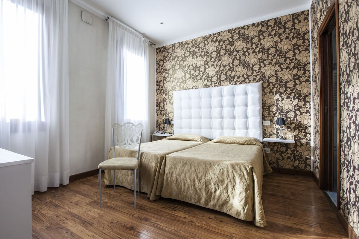 1 bedroom, pillow-top beds, minibar, in-room safe