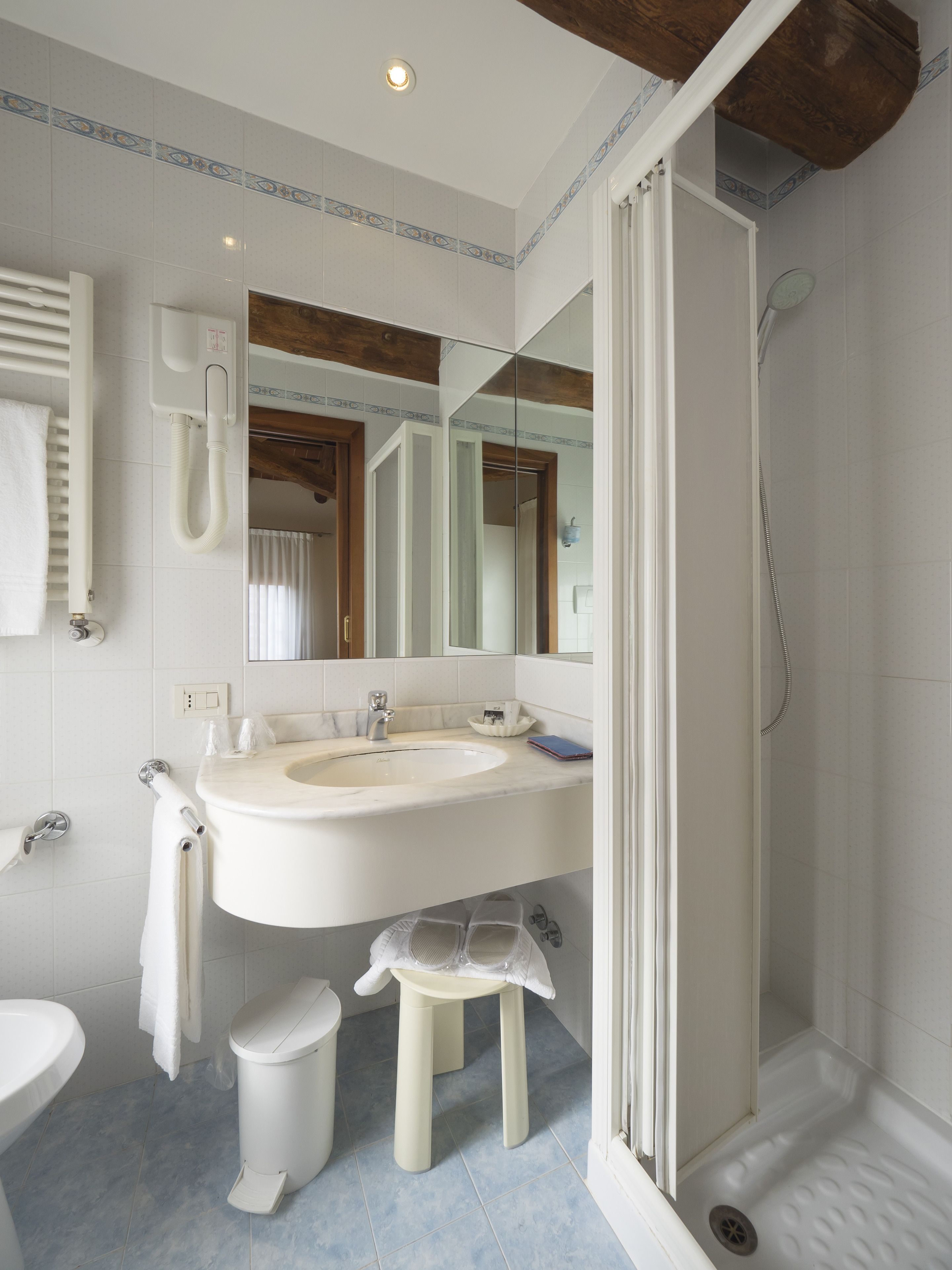 superior double room | bathroom | free toiletries, hair dryer, bidet, towels