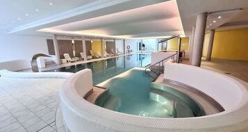 Indoor pool, sun loungers