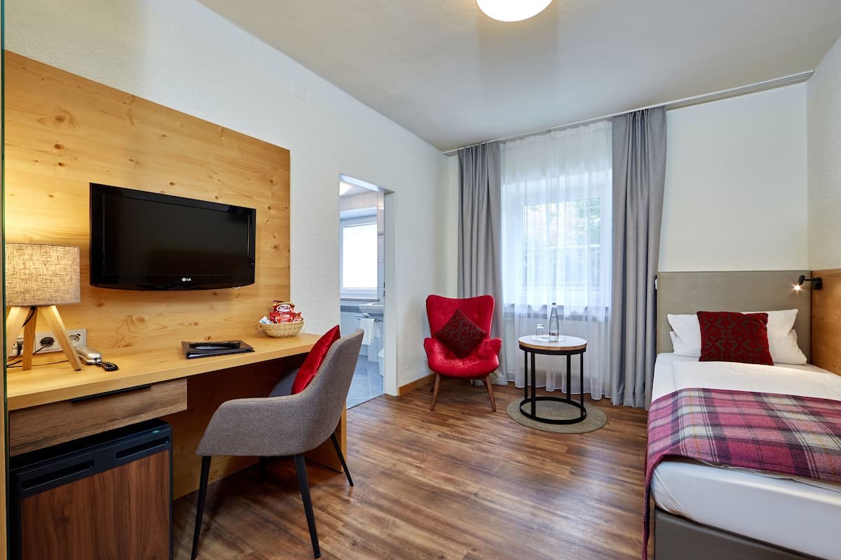 Economy Single Room, 1 Bedroom | Living area | LCD TV, books