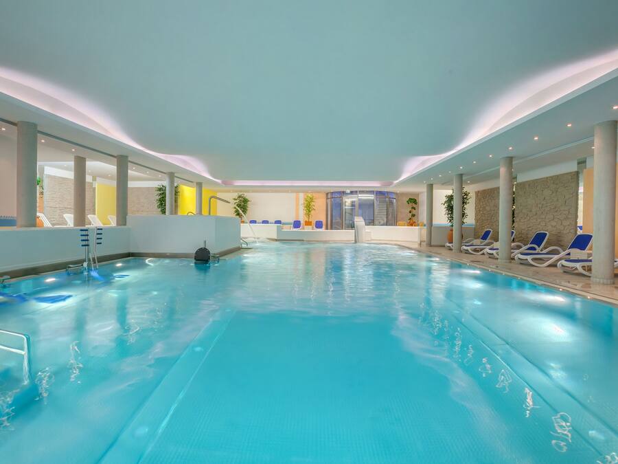 Innenpool, Liegestühle