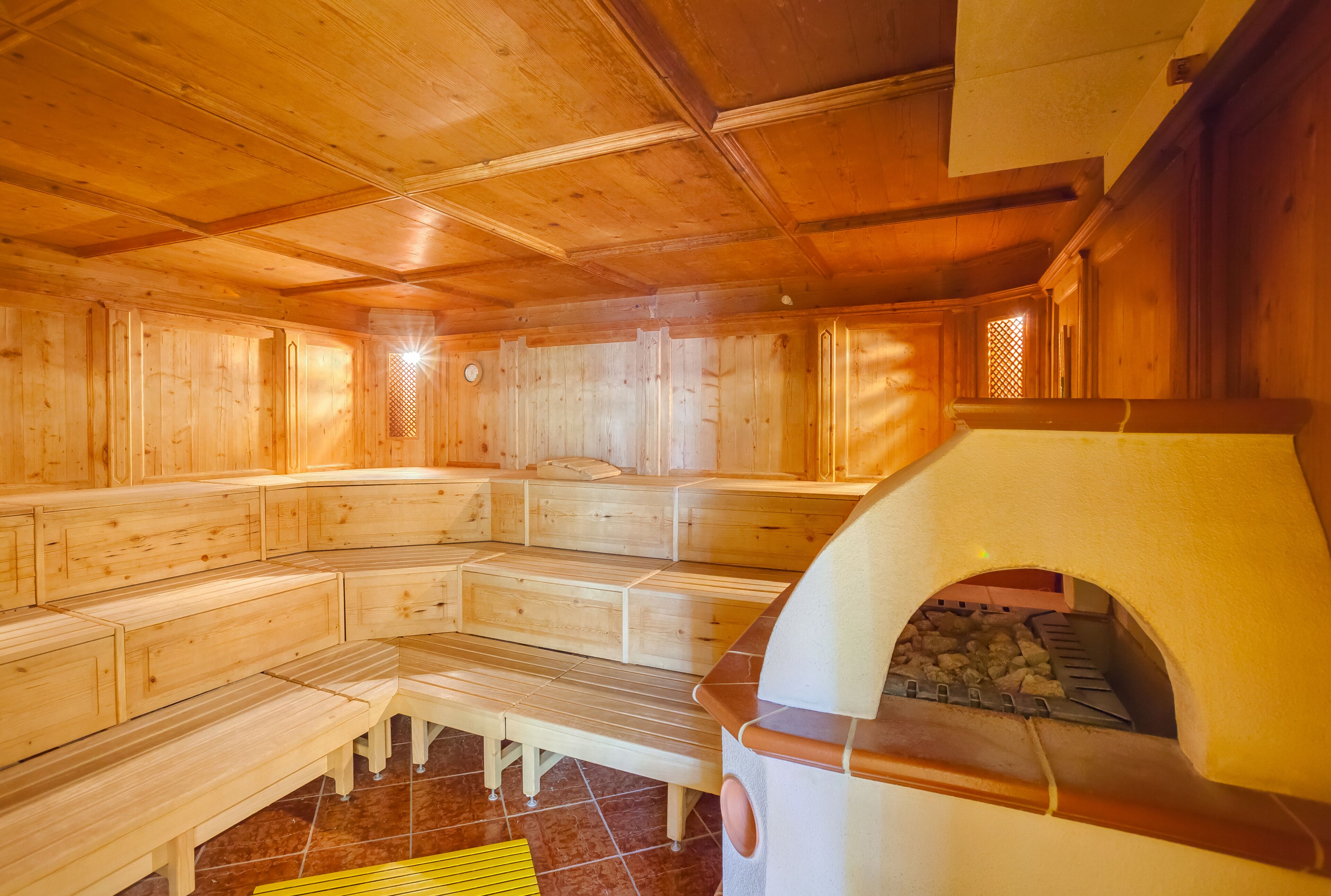 sauna, steam room, body treatments, aromatherapy, body wraps