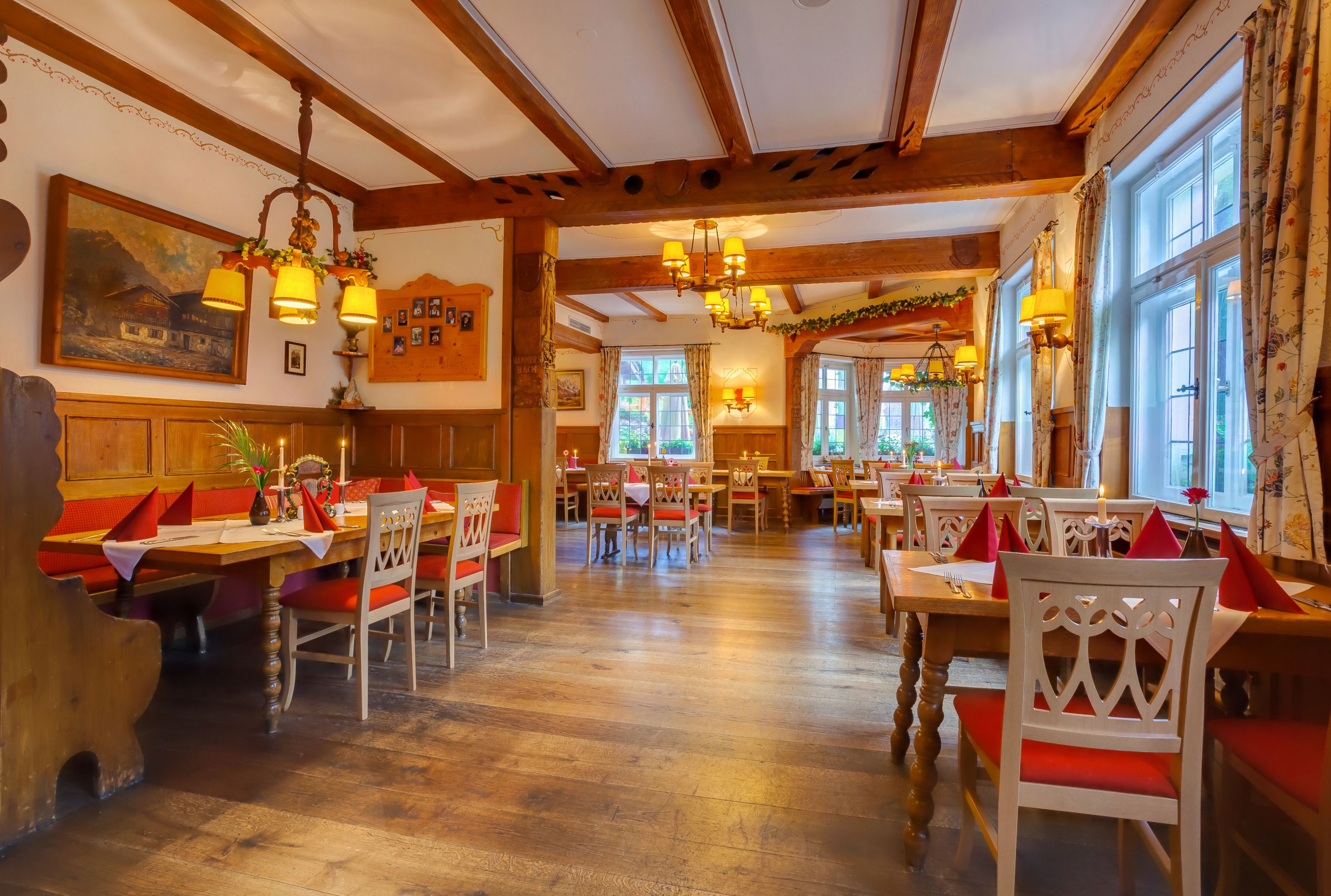 3 restaurants, breakfast, lunch, dinner served; regional cuisine