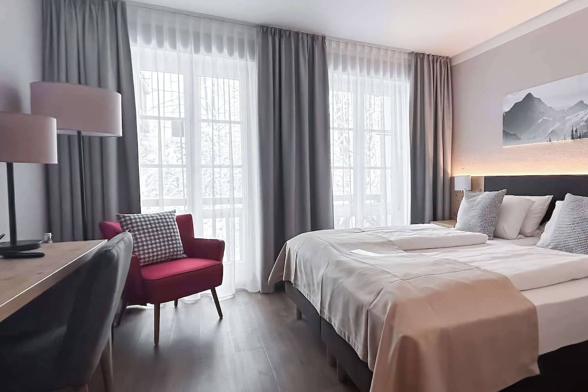 Comfort-Zimmer, Mehrere Betten, Balkon, Annex | 1 bedroom, premium bedding, in-room safe, iron/ironing board