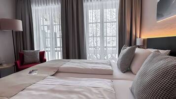 Comfort-Zimmer, Mehrere Betten, Balkon, Annex | 1 Schlafzimmer, hochwertige Bettwaren, Zimmersafe, BĂŒgeleisen/BĂŒgelbrett