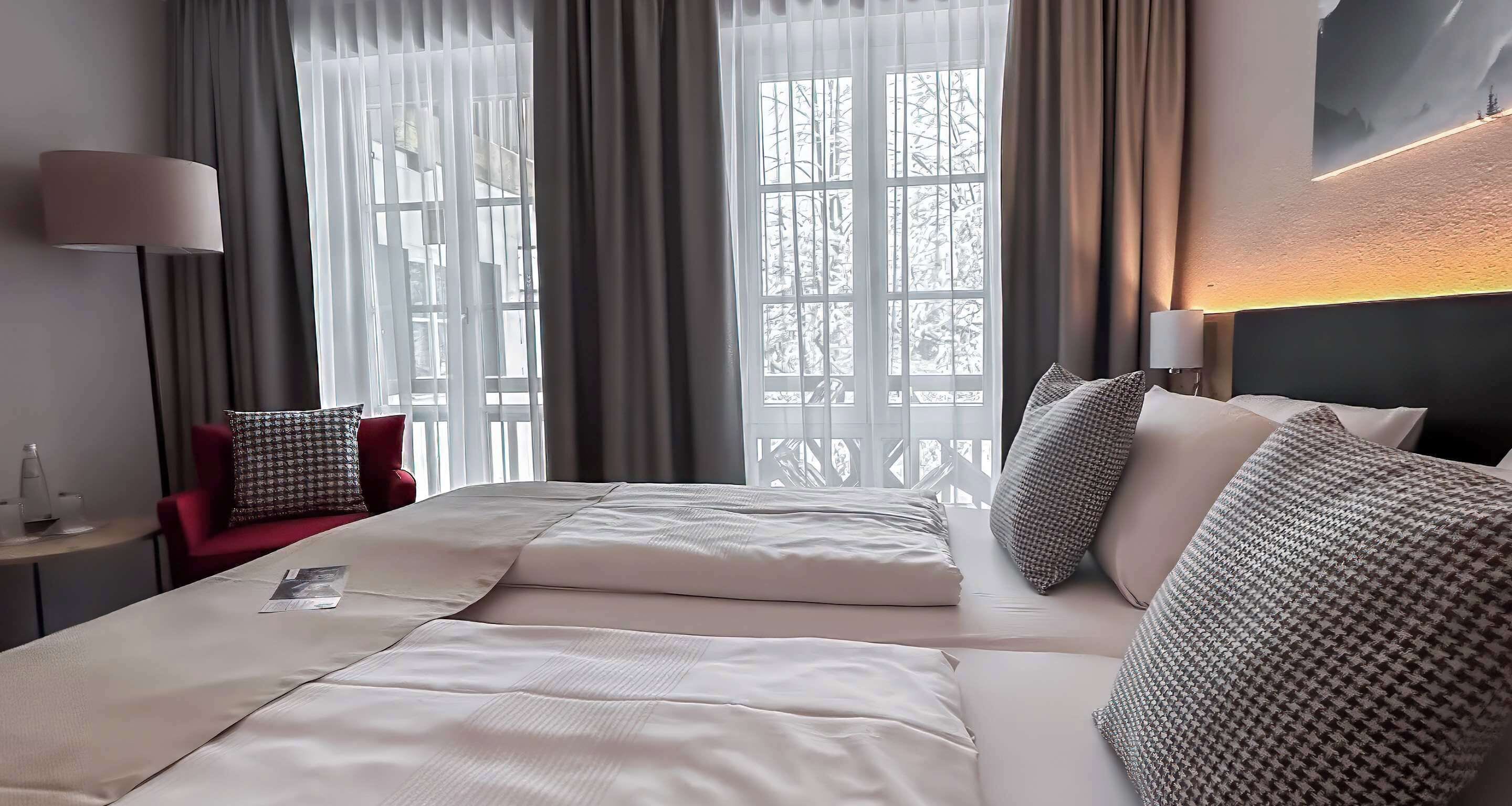 Standardzimmer, Mehrere Betten, Balkon, Annex | Hochwertige Bettwaren, Zimmersafe, Bügeleisen/Bügelbrett, Zustellbetten