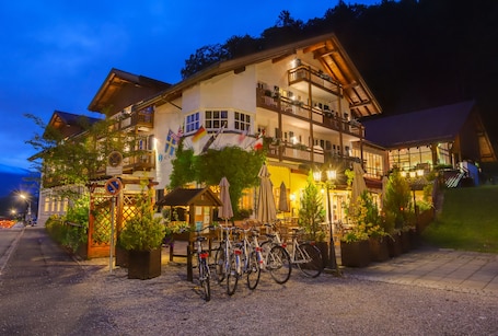 Fachada del alojamiento - Noche. Berghotel Hammersbach, Sure Hotel Collection by Best Western
