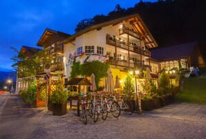 Fachada del alojamiento - Noche