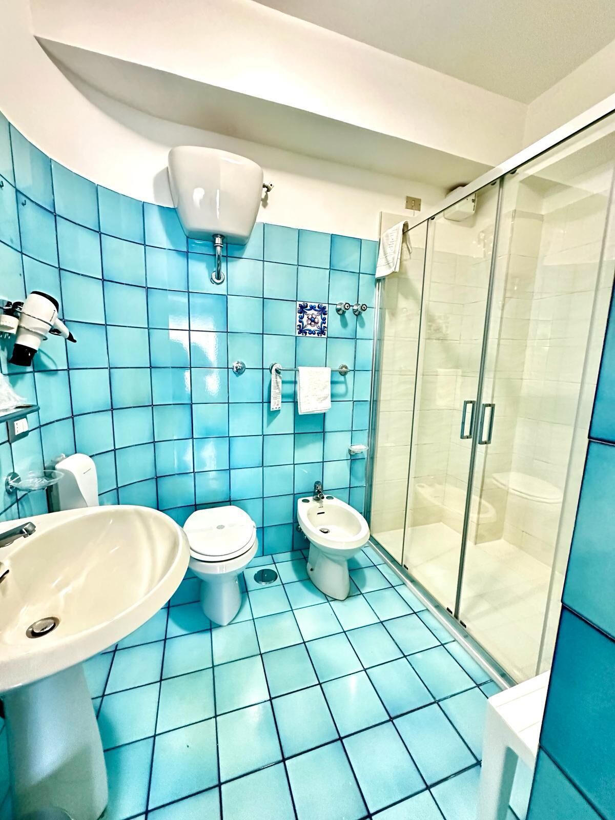 double or twin room, balcony, sea view | bathroom | combined shower/bathtub, free toiletries, hair dryer, bidet