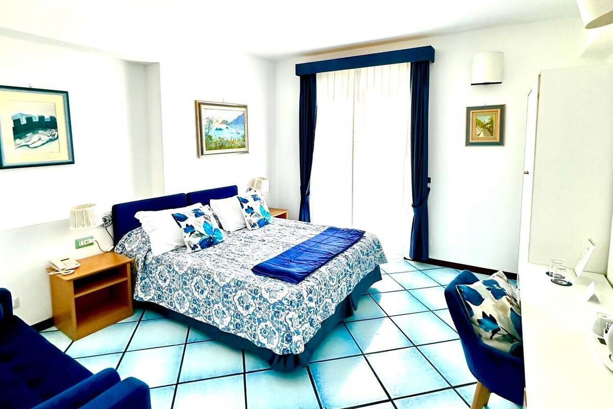 double or twin room, balcony, sea view | minibar, in-room safe, desk, soundproofing