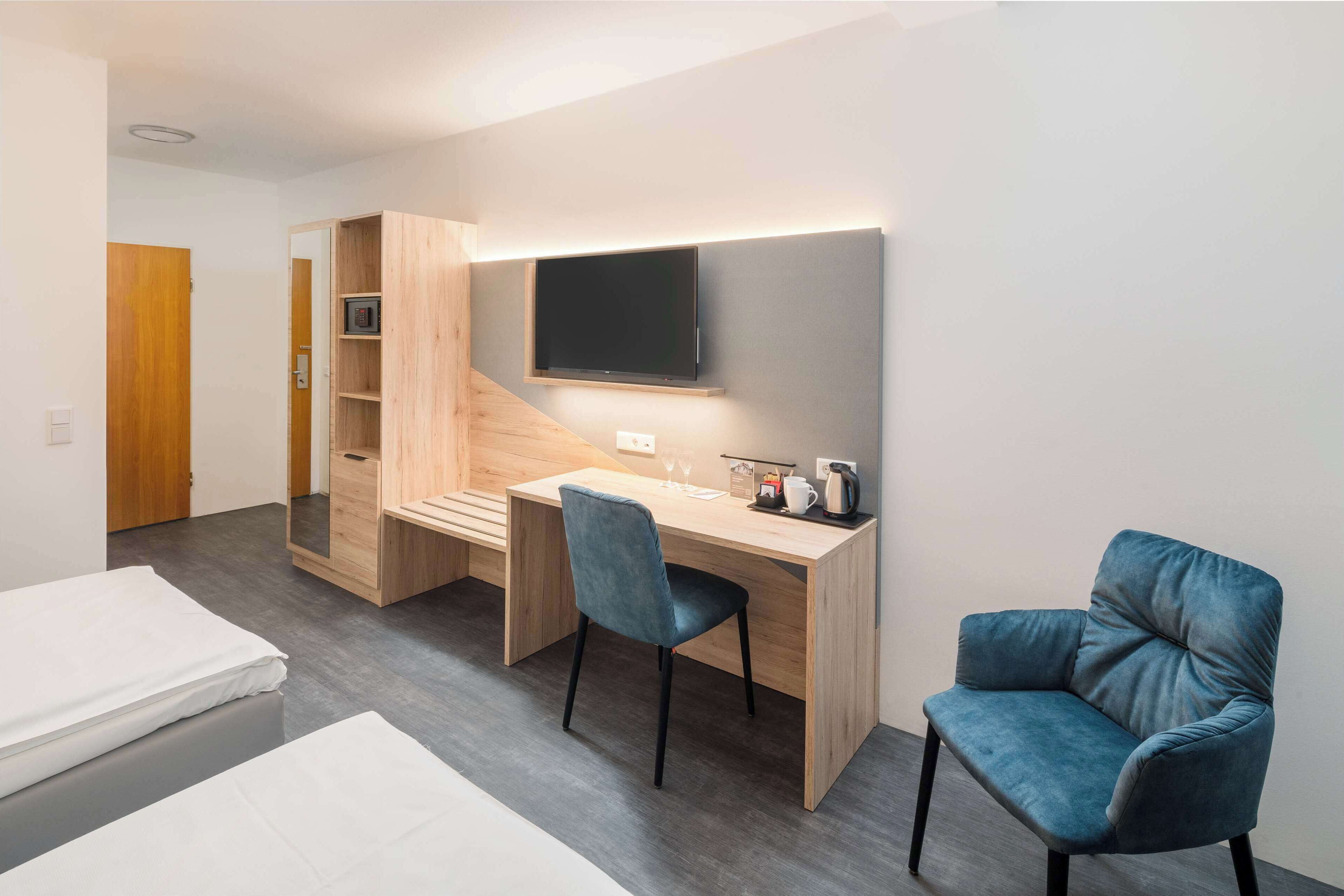 business room, 2 single beds (quiet location) | in-room safe, desk, blackout curtains, soundproofing