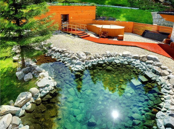 Sauna, bain à remous, soins corporels, soins d'aromathérapie