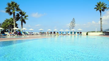 Indoor pool, 2 outdoor pools