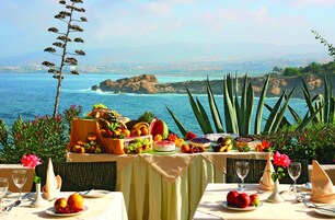 2 restaurants, breakfast served