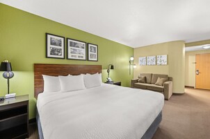 Tabla de planchar con plancha, cunas, wifi gratis y ropa de cama 