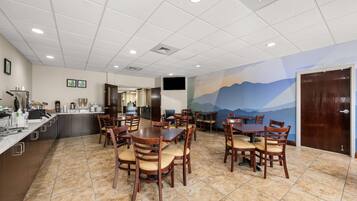 Tägliches inbegriffenes kontinentales Frühstück