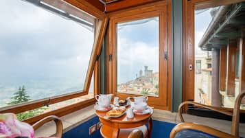 Camera Deluxe, idromassaggio, vista montagna | Vista dalla camera