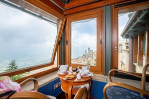 华丽客房, 按摩浴缸, 山景 | 客房景观