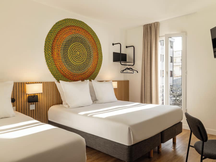 Quarto triplo | Escrivaninha, espaço de trabalho para notebook, cortinas blackout