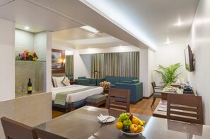 Club Suite, 1 King Bed | 1 bedroom, premium bedding, minibar, in-room safe
