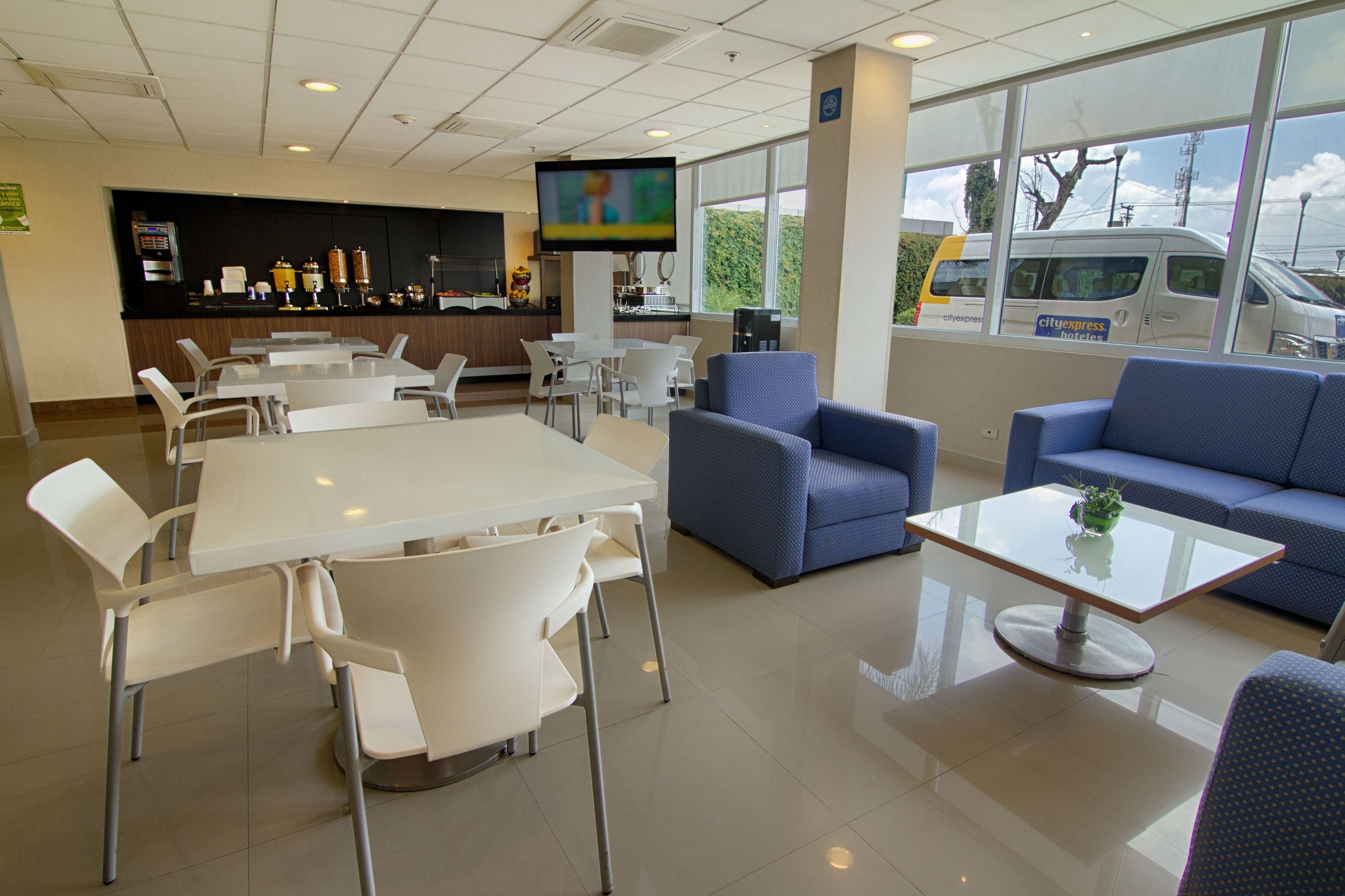 free daily full breakfast