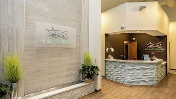 Salle de soins pour les couples, massage aux pierres chaudes