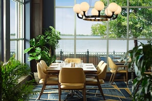 Breakfast, lunch, dinner served; seafood, al fresco dining