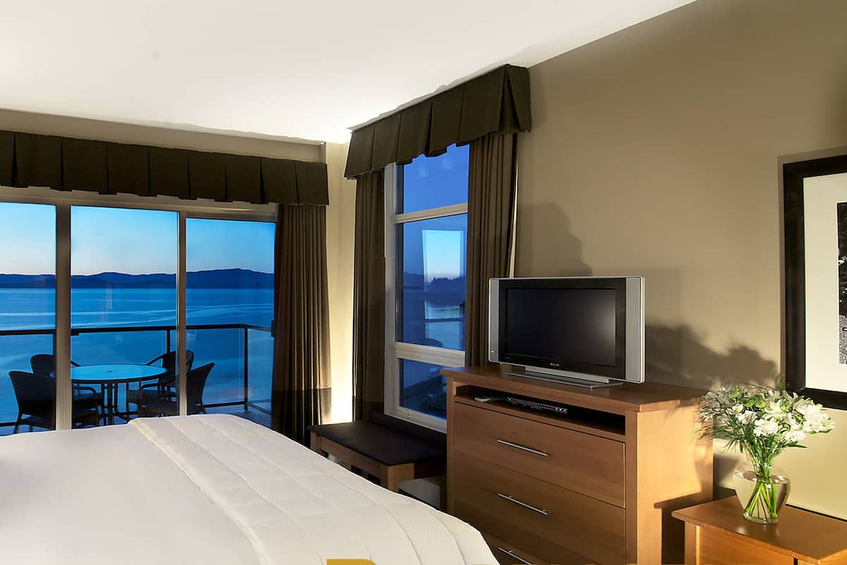 1 bedroom, premium bedding, desk, iron/ironing board