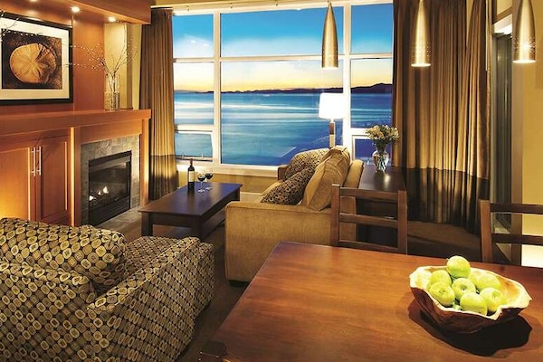 Suite superior | 1 habitación, ropa de cama de alta calidad y escritorio