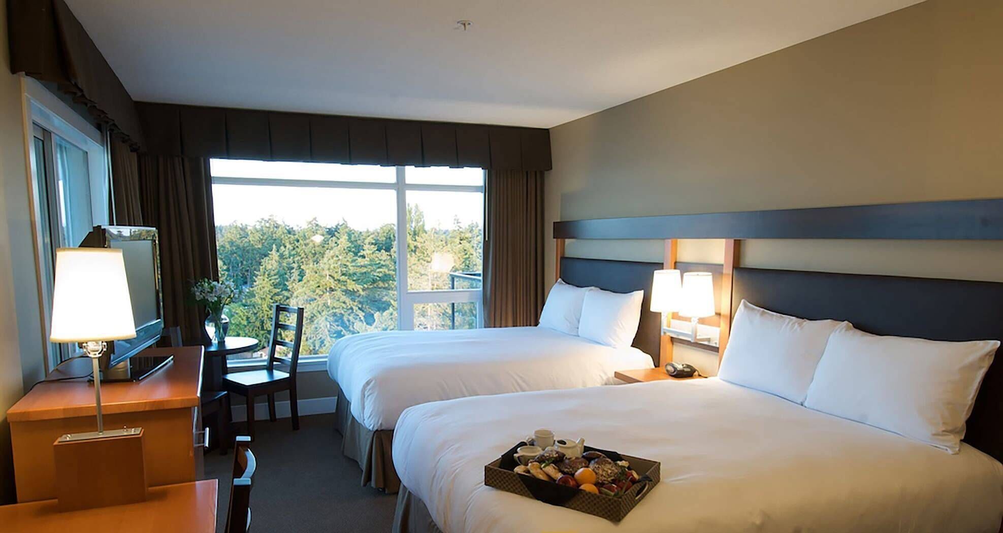 Premium bedding, desk, iron/ironing board, free WiFi