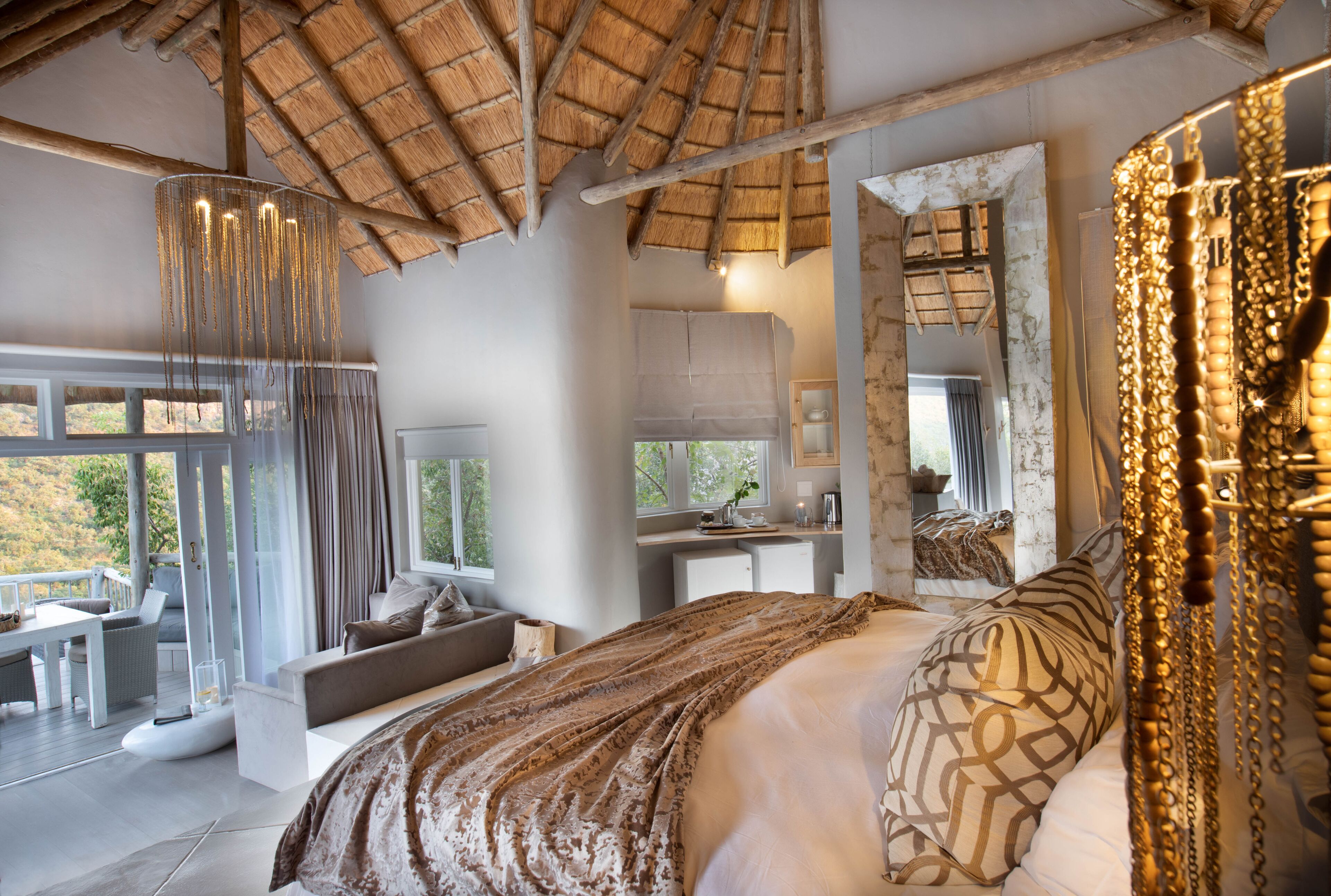 Suite, 1 Double Bed | Premium bedding, minibar, in-room safe, bed sheets